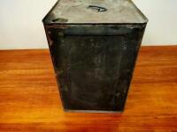 SHELL: An early Shell Motor Oil &lsquo;Triple&rsquo; S.A.E 50 four-gallon square oil drum - 5