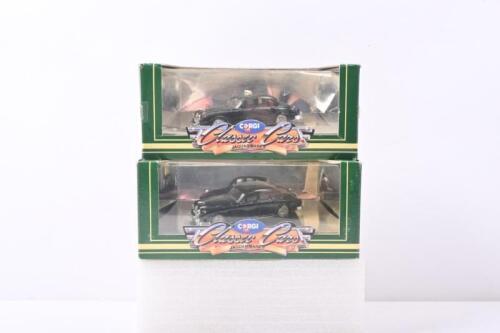 JAGUAR: Two 1:43 scale CORGI Classic Cars - COLLECTOR SERIES - Jaguar MARK II models. C700/3 JAGUAR MARK II 3.4 LITRES, 1959 & C 706/1 JAGUAR MARK II 3.4 LITRES, 1959 'POLICE' model
