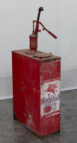 MOBILOIL: A highboy oil pump in original 'Mobiloil Arctic 20' livery. Complete with hand pump by 'Malleable Castings Pty LTD Sydney NSW'