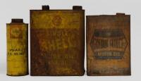 OIL TINS: Three motor oil tins including two one imperial gallon tins, early Golden Fleece & Shell as well as a later one quart Shell tin - 2