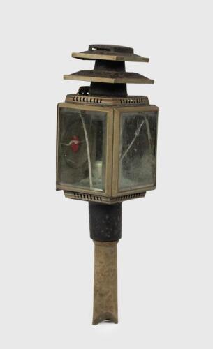 CARRIAGE LAMP: A early brass carriage/buggy lamp