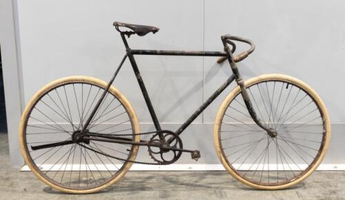 MONARCH: A early 28 inch Monarch 'Cyclone' bicycle with leather eclipse seat