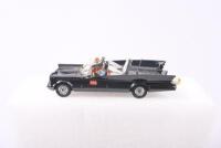 BATMAN: A Corgi 267 "Batman" - Batmobile. Rare issue with clear windows (Updated Photos) - 6