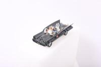 BATMAN: A Corgi 267 "Batman" - Batmobile. Rare issue with clear windows (Updated Photos) - 8