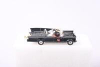 BATMAN: A Corgi 267 "Batman" - Batmobile. Rare issue with clear windows (Updated Photos) - 11