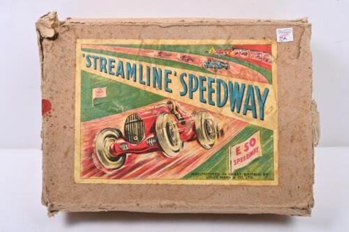 LOUIS MARX: A c1940s Louis Marx & Co, Ltd. tinplate clockwork 'Sreamline Speedway' set in original box.
