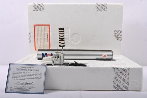 MOBIL: A 1:43 scale Franklin Mint 'The Ultimate Mobil Tanker' - an 8-wheel, 40 foot oil tanker and MACK CH 600 tractor (B11XN73)