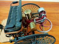 BENZ: A 1:8 scale model by Franklin Mint of the 1886 BENZ - 2