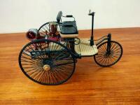 BENZ: A 1:8 scale model by Franklin Mint of the 1886 BENZ - 5
