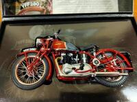 TRIUMPH: A Minichamps 1:12 scale model of a Triumph Speed Twin - 2