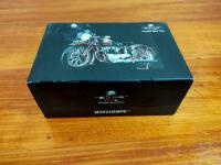 TRIUMPH: A Minichamps 1:12 scale model of a Triumph Speed Twin - 4