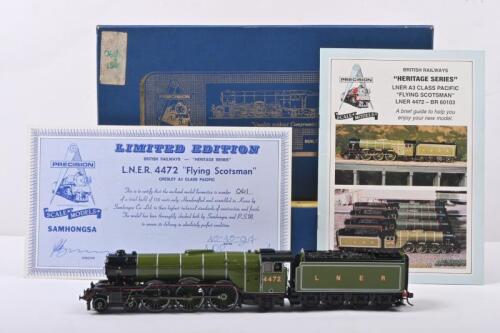 L.N.E.R: A Precision Scale Models (Samhongsa of Korea) BRITISH RAILWAYS HERITAGE SERIES OO Gauge Steam Outline Locomotive of a 4-6-2 Gresley Class A3 "Flying Scotsman" No.4472 in LNER green. Numbered '061' of 150 units