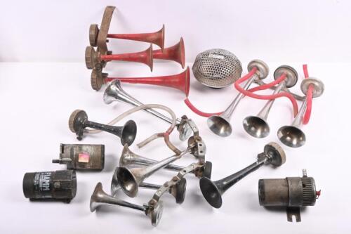 HORNS: A group lot of trumpet style horns including four trumpet 'Musical' horn, three trumpet style Marco Products Italy horn, and others.