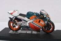 DOOHAN: A 1:24 scale ixo model 1998 Honda NSR500 as raced by Michael Doohan - 2