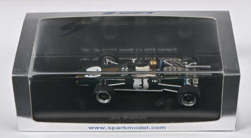 BRABHAM: A 1:43 scale spark Brabham BT24. As raced to victory by Sir Jack Brabham at the 1967 French GP (S3507)