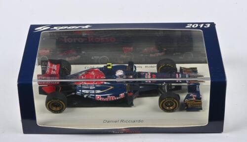 Toro Rosso Ferrari STR8 Daniel Ricciardo 2013 Spark S3062 1