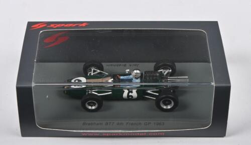 BRABHAM: A 1:43 scale spark Brabham BT7, as raced by Sir Jack Brabham to fourth at the 1963 French GP (S5249)