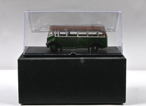 LONDON BUS: A Limited Edition 1:76 scale SHOWBUS RESIN 1939 Leyland Cub Rec CR 14, dark green 'LONDON TRANSPORT' livery (RS-76641). Numbered '225'/300