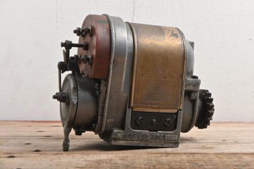 MAGNETO: A early 1920's veteran vintage American Bosch mageneto AT4