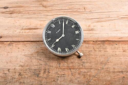 8 DAY CLOCK: A 8 DAYS wound up clock