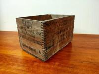 SHOTGUN: A &lsquo;ELEY&rsquo; timber box for 12 GA sporting cartridges