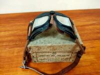AVIATION: A pair of boxed RAF World War II pilot's flying goggles - 4