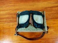 AVIATION: A pair of boxed RAF World War II pilot's flying goggles - 5