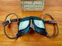 AVIATION: A pair of boxed RAF World War II pilot's flying goggles - 7