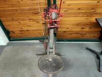 INTERNATIONAL: An interesting early agricultural blade grinder - 6