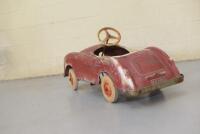 PEDAL CAR: A 1950s/60s children's pedal car. - 2
