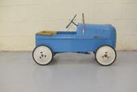 PEDAL CAR: A late 1940s/1950s children&rsquo;s pedal car - 2
