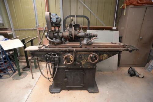 MACHINE: A crankshaft grinder