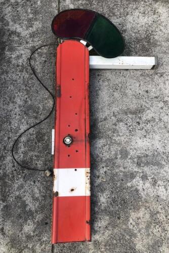 RAILWAY: Vintage&nbsp;railway enamel semaphore signal arm with&nbsp;plastic lense.173cm x 90cm.