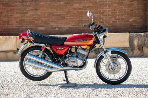 20 · 1976 Kawasaki KH250 [Location: Sydney]