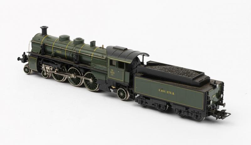 MARKLIN: A Märklin H0 3092 4-6-2 steam locomotive with tender, boxed ...