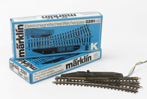 MARKLIN: Four M&auml;rklin 2261 electrical normal soft left 2262 K track sections, two per box, both boxed.