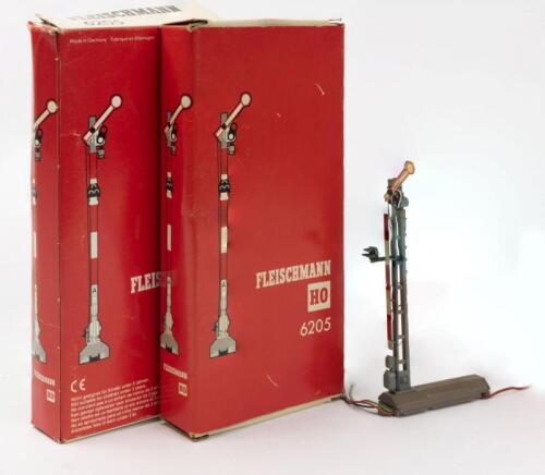 FLEISCHMANN: Two Fleischmann Semaphore home signals, both boxed