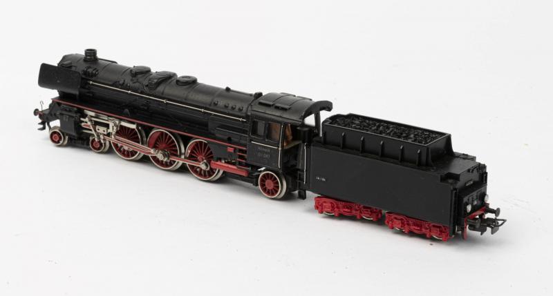 MARKLIN: A Marklin 3048 4-6-2 Express Steam Locomotive With A Tender ...