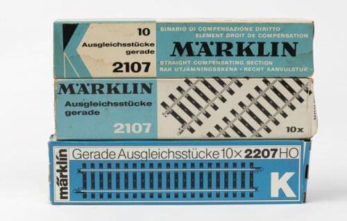 MARKLIN: Three boxes of Marklin HO straight track including two boxes of 2207 K track and one box of 2207.