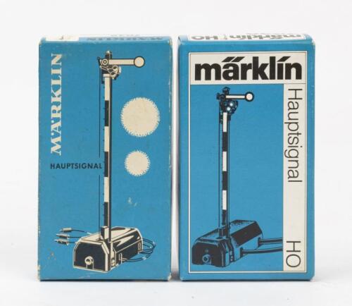 MARKLIN: Two boxes Marklin 7039 HO one arm signals, both boxes