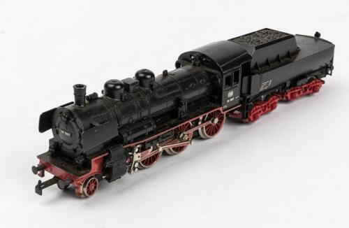 MARKLIN: A Marklin HO 3098 4-6-0 &lsquo;P8&rsquo; Prussian State express locomotive with tender, circa 1970s