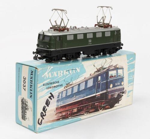 MARKLIN: A M&auml;rklin H0 3037 electric locomotive, a model of the German Federal Railways&rsquo; class 141 (similar to No. 3034 but with green body), in fitted box.