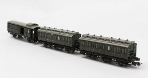 MARKLIN: Three Marklin HO carriages (including 4003 and two 4004)