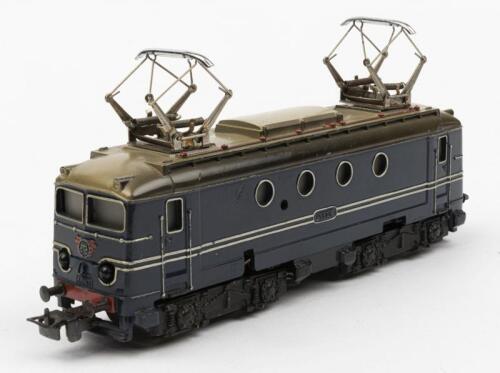 MARKLIN: A Marklin 3013 0-4-4-0 Netherlands railway electric express locomotive, with detached pantographs