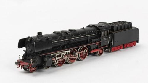 MARKLIN: A Marklin HO 3048 4-6-2 express steam locomotive with non-metal tender, circa 1970s