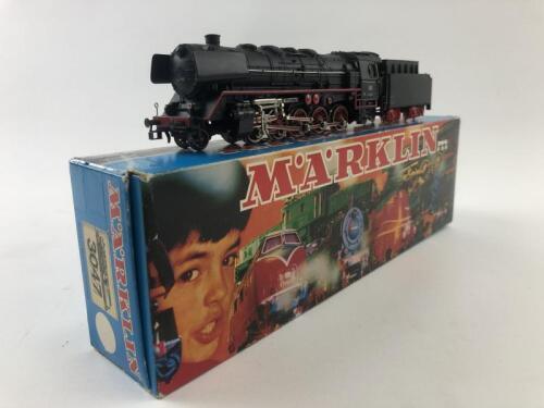 MARKLIN: A Marklin 3047 DB 2-10-0 steam locomotive and tender
