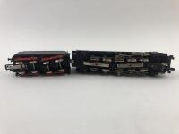 MARKLIN: A Marklin 3047 DB 2-10-0 steam locomotive and tender - 5