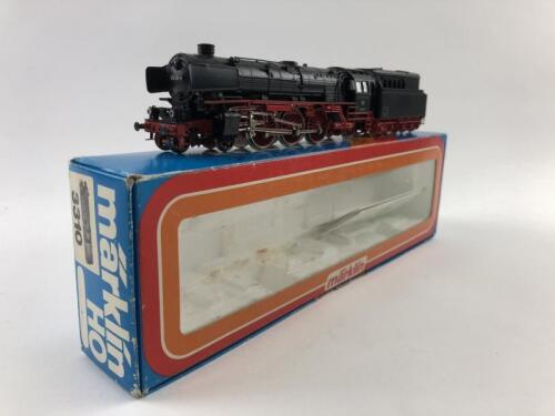MARKLIN: A Marklin 3310 DB 4-6-2 steam locomotive with tender