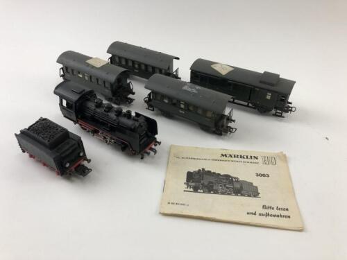 MARKLIN: A Marklin 3003 2-6-0 passenger locomotive with tender and four coaches