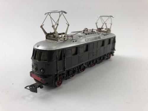 MARKLIN: A Marklin MS800 2-8-2 German Express locomotive, circa 1949